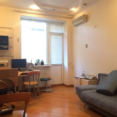 Bol'shaia Uiutnaia Kvartira Apartment